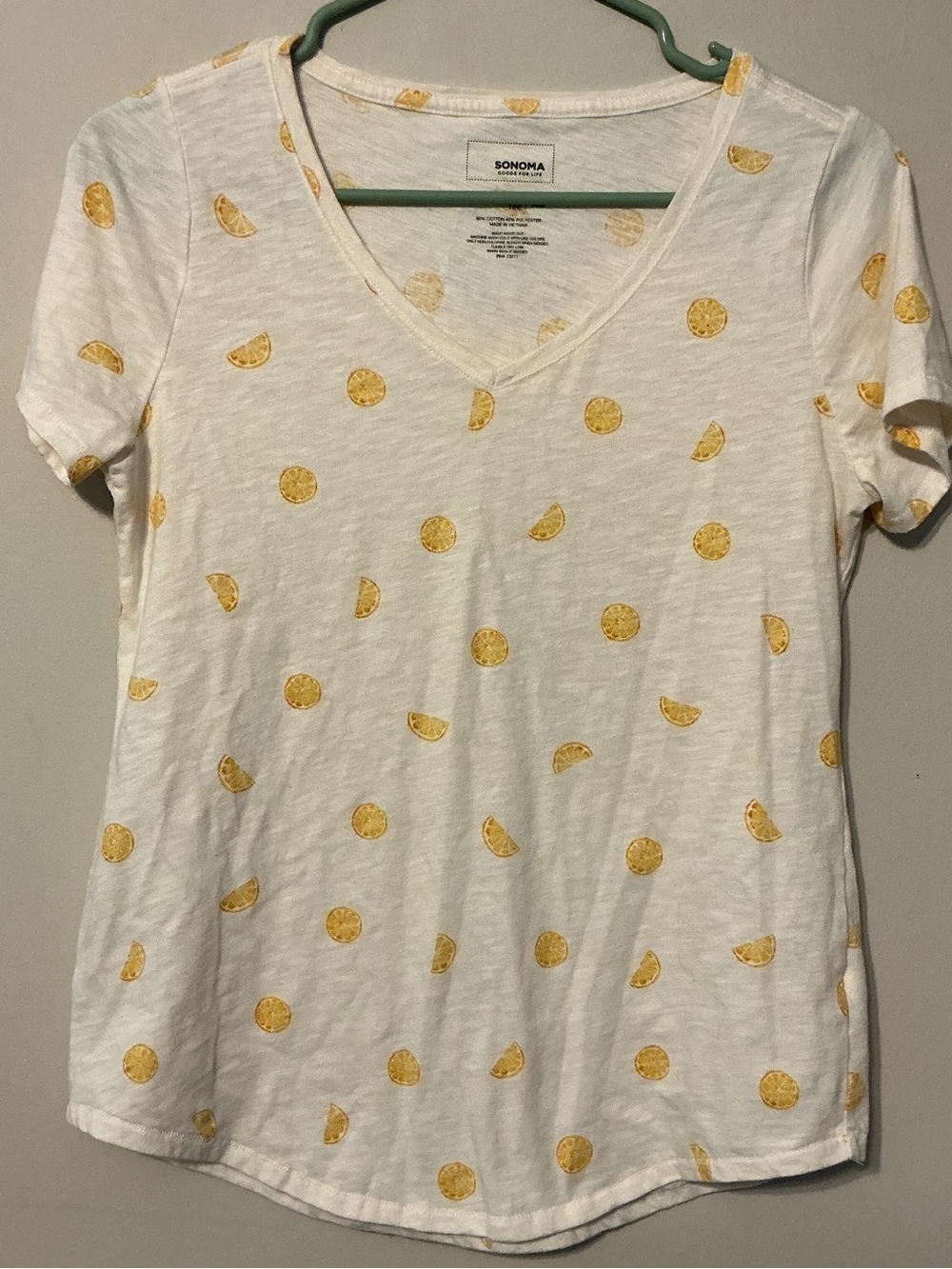 Sonoma V-Neck W/ Fruit Slices